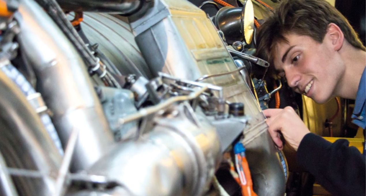 A student working on a machine at our Oxford Engineering Summer School